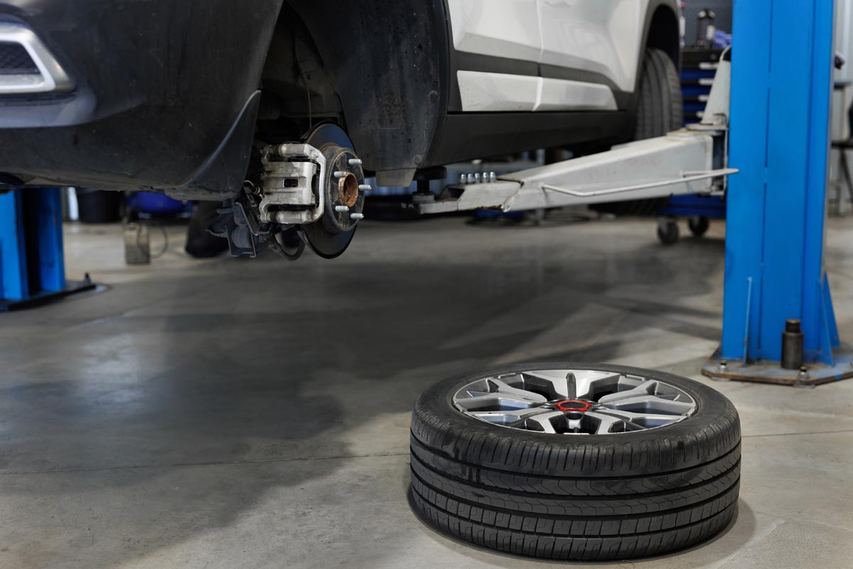 Replacement of tires or wheels in the garage of the service station.