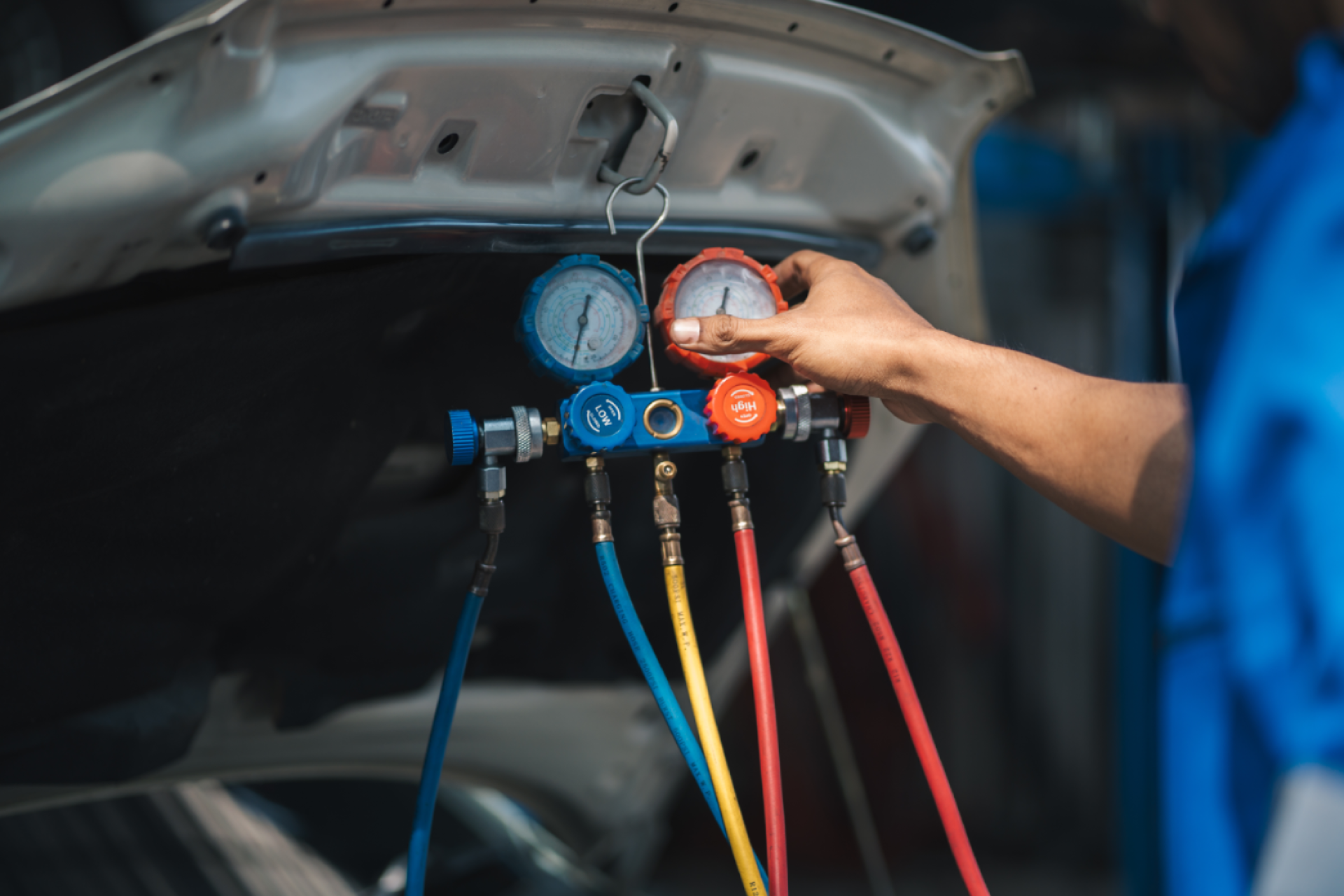 Signs Your Car's Air Conditioner Needs Repair
